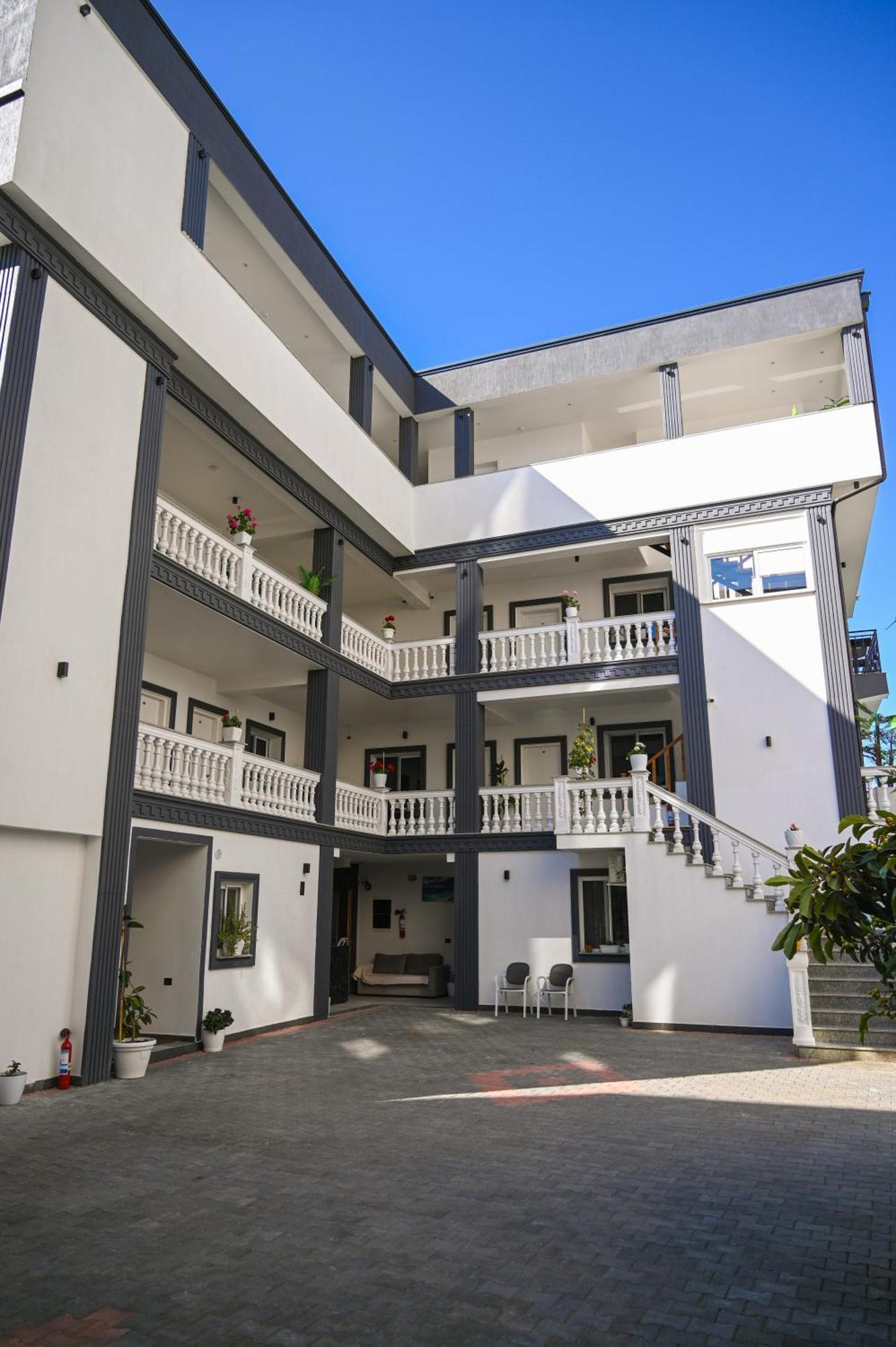 Vila Aaron Durres Bagian luar foto