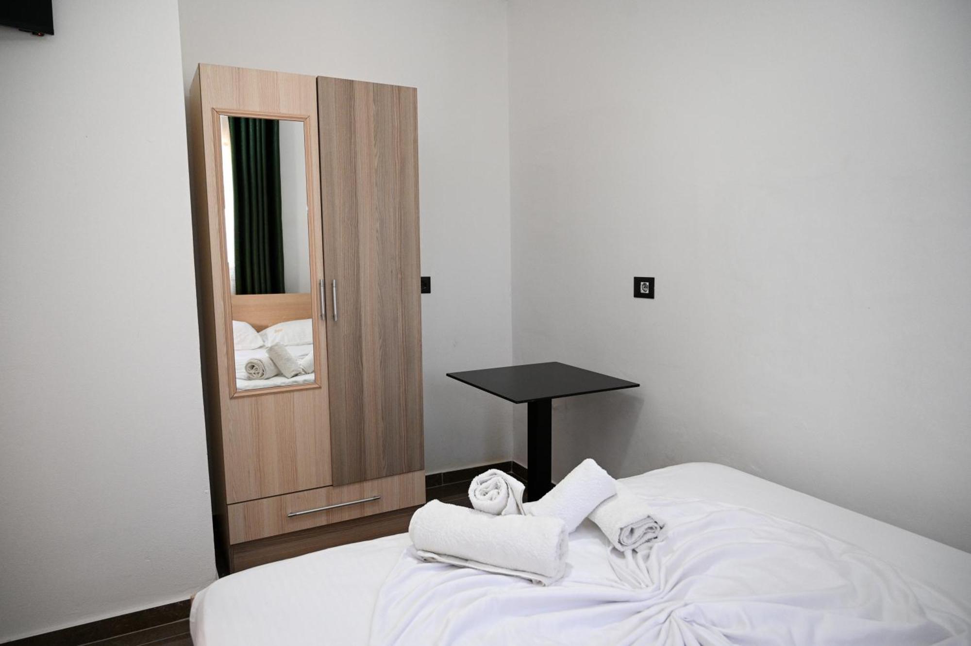 Vila Aaron Durres Bagian luar foto
