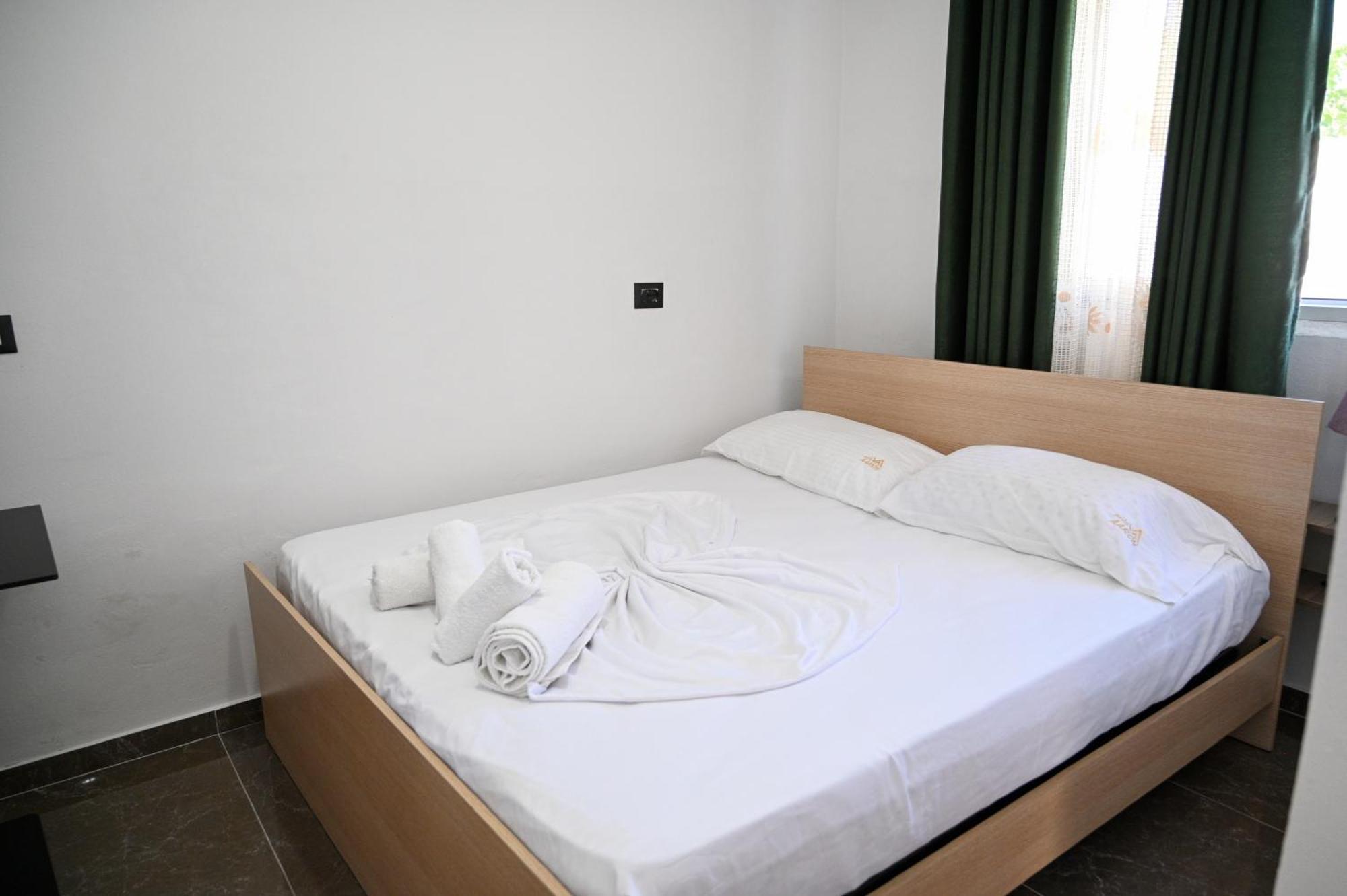 Vila Aaron Durres Bagian luar foto